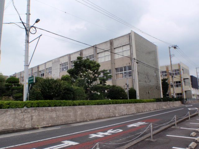 小学校　善通寺市立竜川小学校（小学校）まで1500m