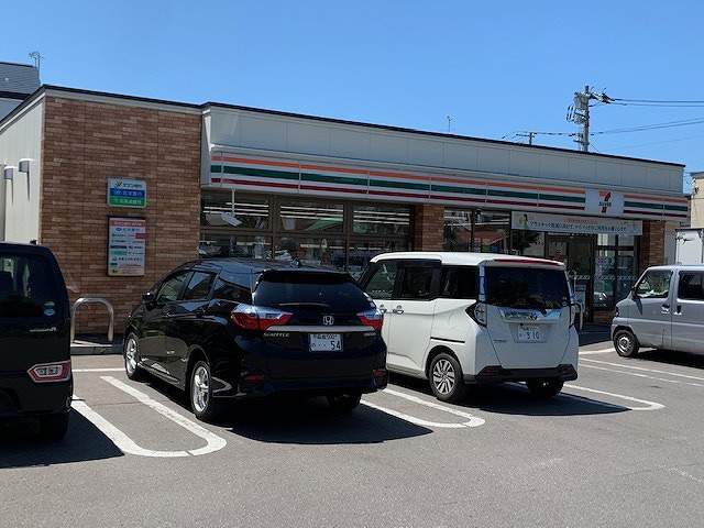 コンビニ　セブンイレブン（コンビニ）まで954m