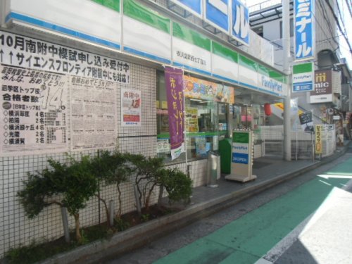 コンビニ　ファミリーマート 横浜富岡西七丁目店（コンビニ）まで625m