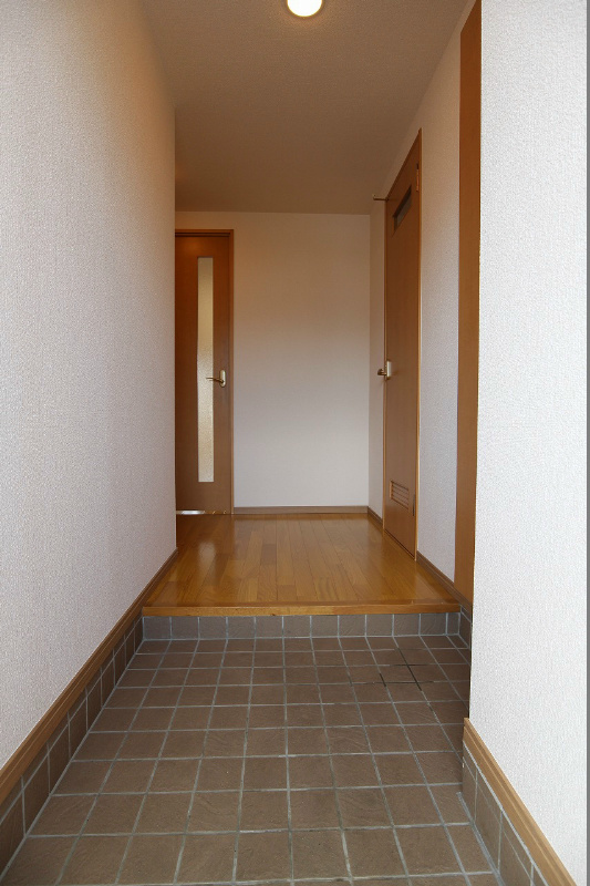 玄関　収納付きの玄関です。