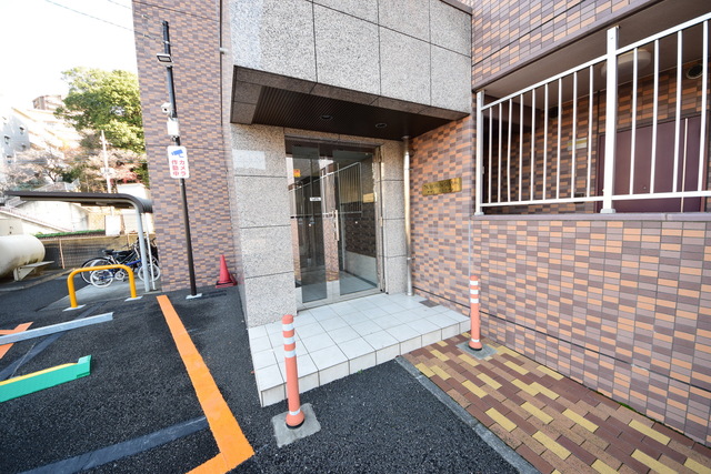 エントランス　★マンションと言う名にふさわしい造りです★