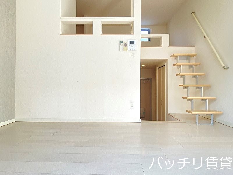 居室・リビング　同型タイプの為、現状を優先致します。