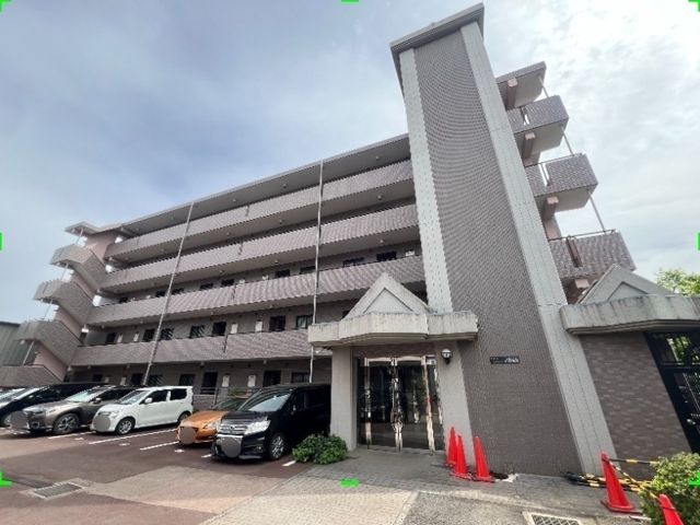 建物外観　気になる間取りはコチラ