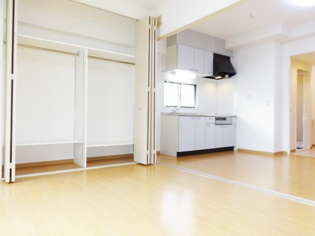 その他設備　収納付きの洋室ですー