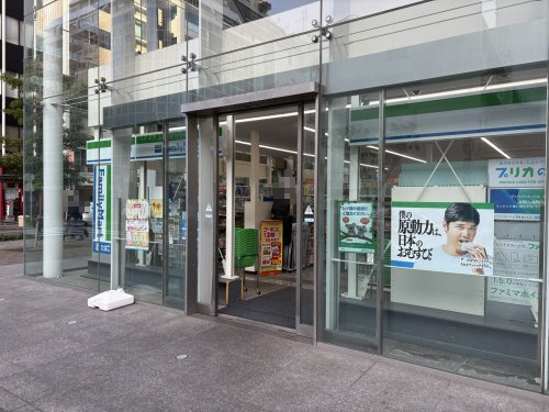 コンビニ　ファミリーマート 関内桜通り店（コンビニ）まで127m
