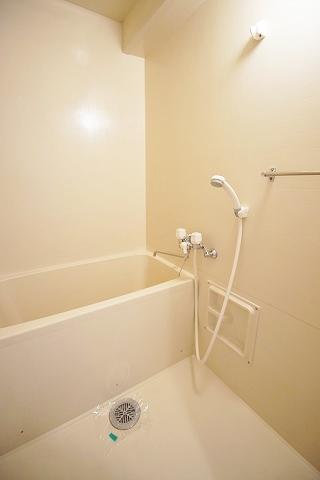 バス・シャワールーム　別部屋の写真です
