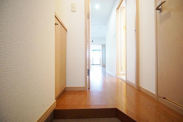 玄関　別部屋の写真です