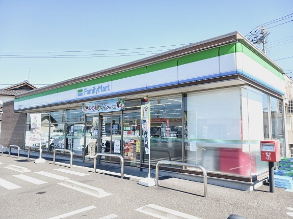 コンビニ　ファミリーマート上愛子店（コンビニ）まで450m