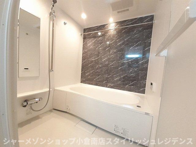 バス・シャワールーム　落ち着いた空間のお風呂です