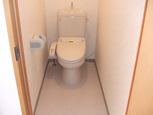 トイレ　温水洗浄便座付き
