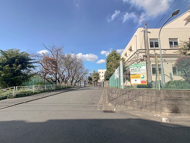 中学校　横浜市立城郷中学校（中学校）まで746m