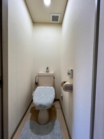 トイレ　もちろんをシュレット付きのトイレ