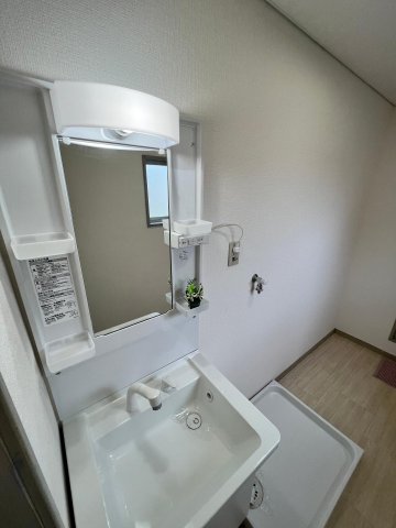 洗面設備　洗面台もピカピカです