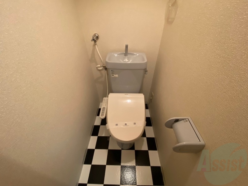 トイレ　こちらはトイレです。清潔感があり、安心して使用できます。