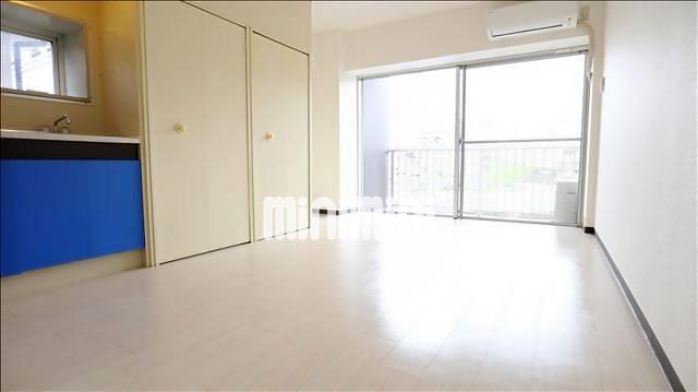 居室・リビング　９帖の広々とした居室です