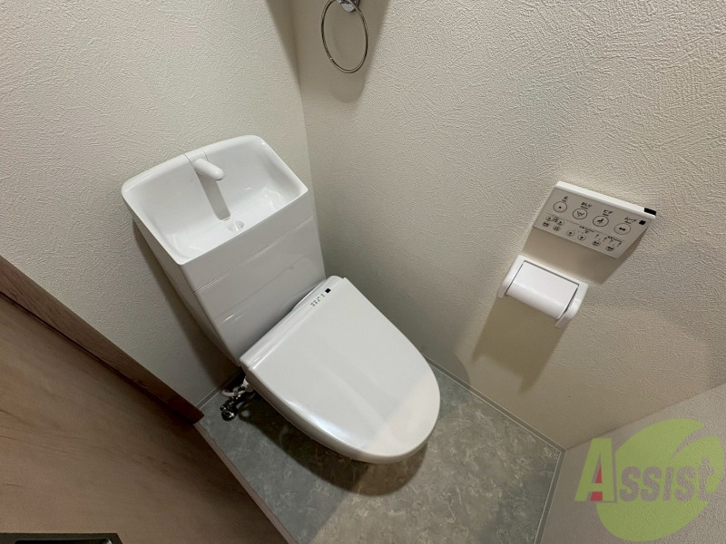 トイレ　こちらはトイレになります。ウォシュレット機能付です。