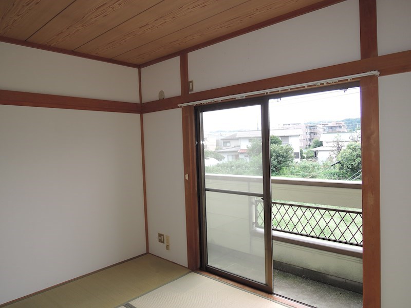 その他部屋・スペース　陽光ふりそそぐ明るい室内