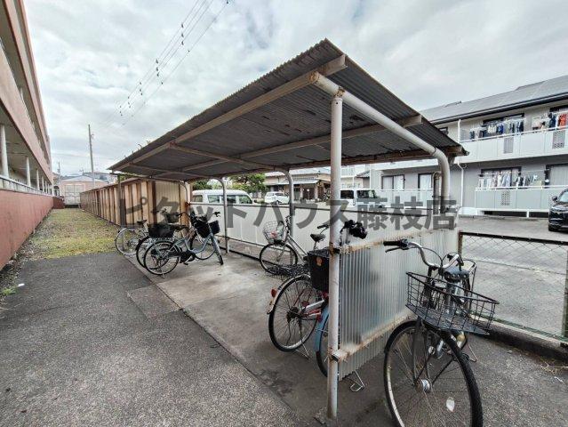 ＪＲ東海道本線 西焼津駅 バス乗車時間：11分 最寄りバス停で下車 徒歩3分 3階建 築44年の外観写真