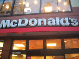 飲食店　マクドナルド　三田店（飲食店）まで414m