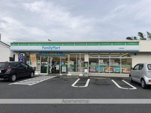 コンビニ　ファミリーマート（コンビニ）まで994m