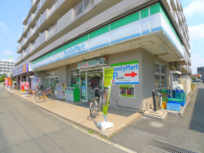 コンビニ　ファミリーマート（コンビニ）まで680m