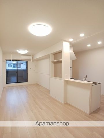 ベルシオン東山崎町Cの居間写真