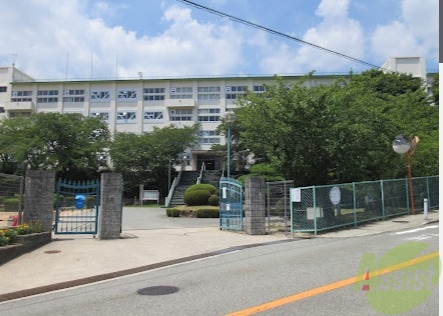 中学校　川西中学校（中学校）まで1820m