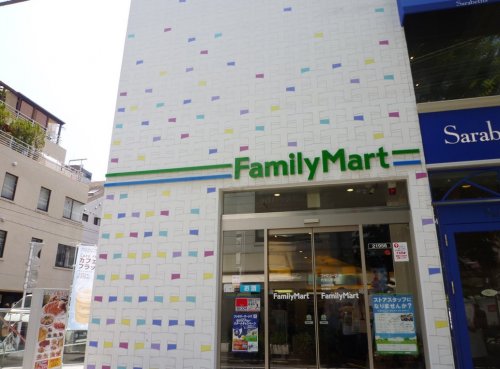 コンビニ　ファミリーマート 代官山駅前店（コンビニ）まで497m