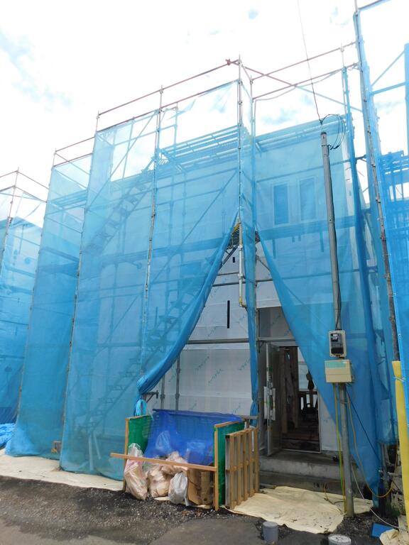 建物外観　建築中の写真（８月１４日撮影）