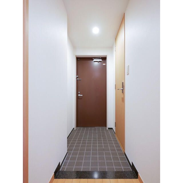 玄関　※別部屋参考写真