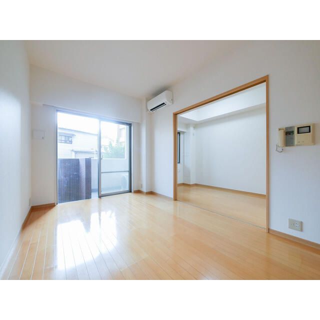 居室・リビング　※別部屋参考写真