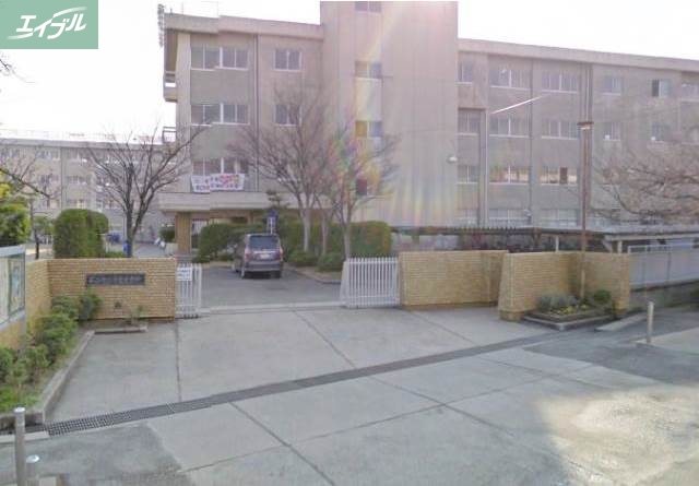 中学校　岡山市立芳泉中学校（中学校）まで160m