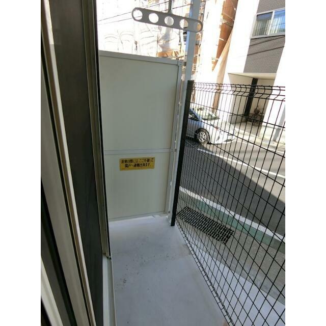 バルコニー　１階はテラス付き