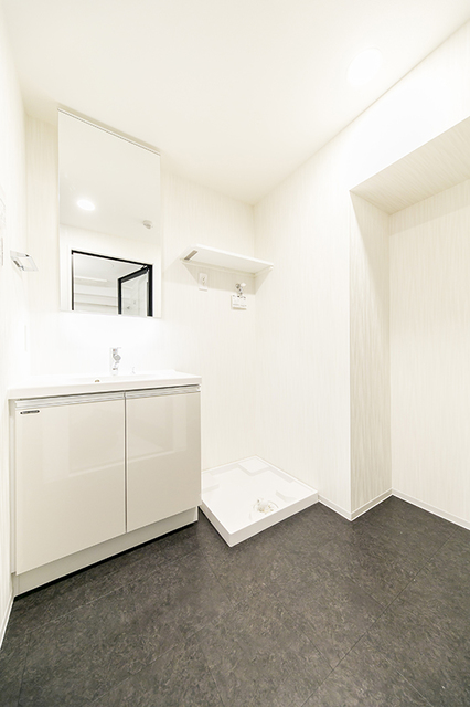洗面設備　※写真は同タイプ住戸です。