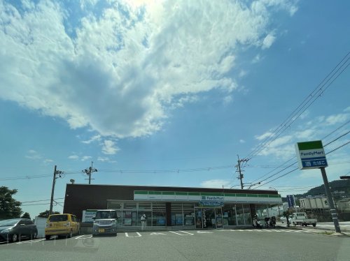 コンビニ　ファミリーマート 箕面新稲店（コンビニ）まで513m