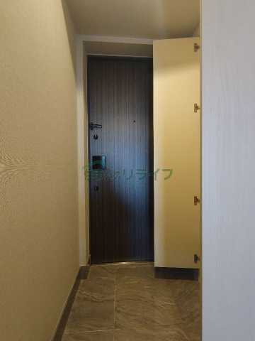 玄関　別部屋の参考写真になります。