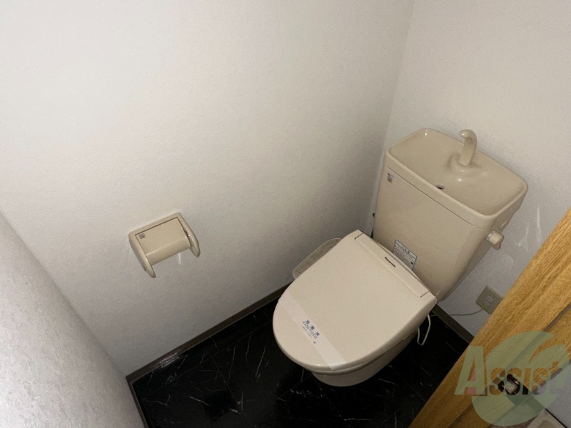 トイレ　こちらはトイレです。清潔感があり、安心して使用できます。
