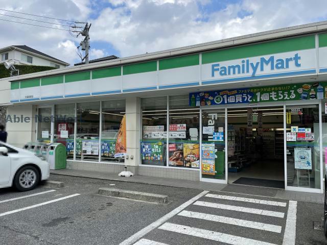 コンビニ　ファミリーマート大高倉坂店（コンビニ）まで618m