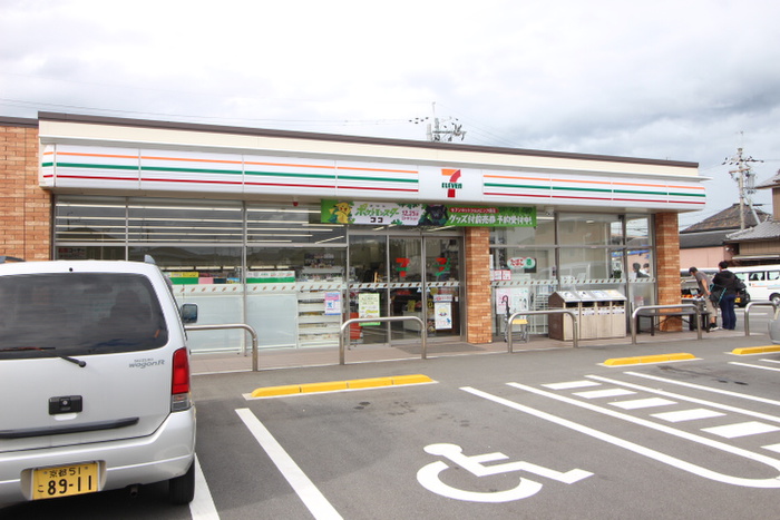コンビニ　セブンイレブン（コンビニ）まで650m