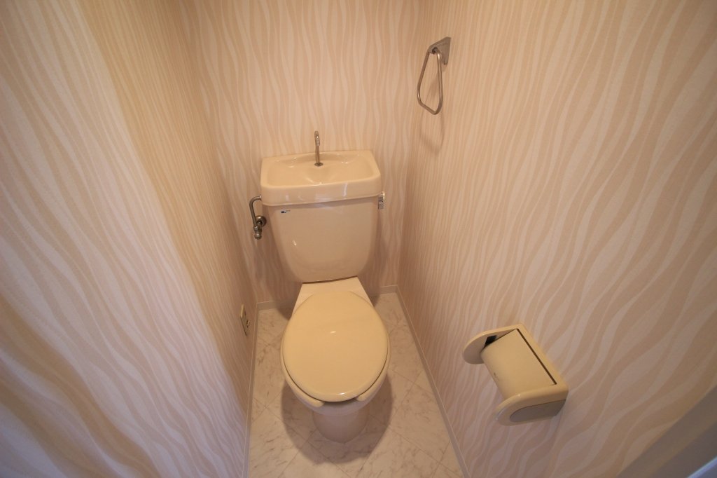 阪急京都線 淡路駅 徒歩8分 4階建 築32年のトイレ写真