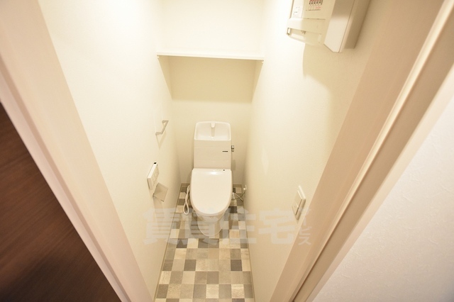 近鉄大阪線 長瀬駅 徒歩9分 3階建 築4年のトイレ写真