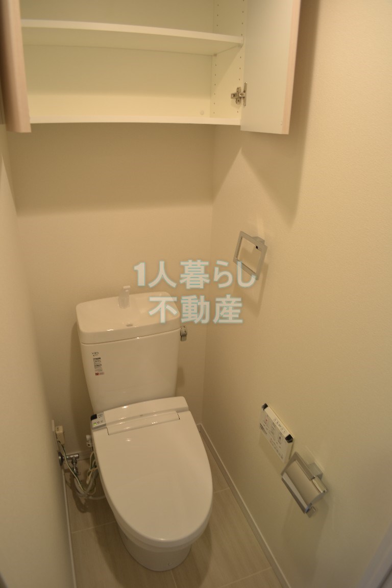 トイレ　温水洗浄便座です。