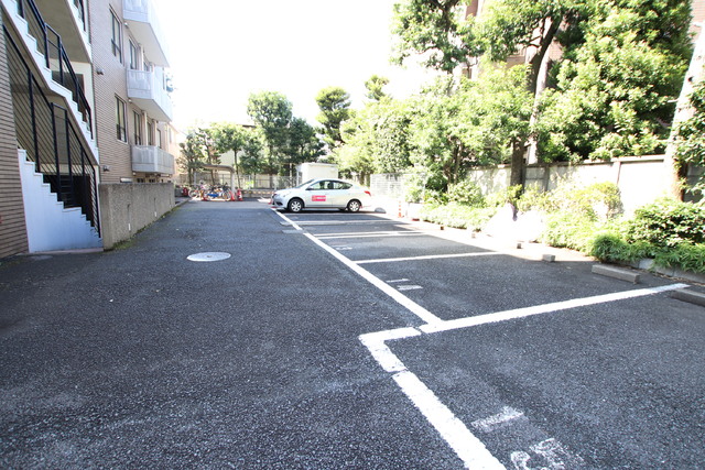 駐車場　★敷地内駐車場★（空き状況・使用料等詳細はご確認下さい）