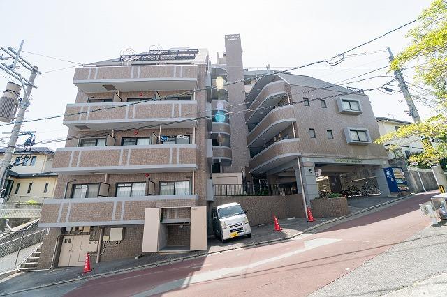 建物外観　落ち着いた雰囲気の外観です
