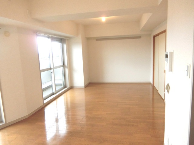 NFプラザIIの居間写真