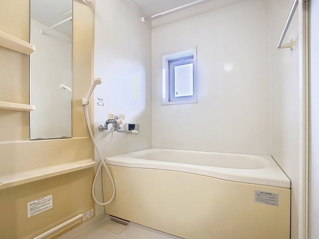 バス・シャワールーム　掲載写真は同型モデルを掲載しており実際のお部屋と仕様等が異な
