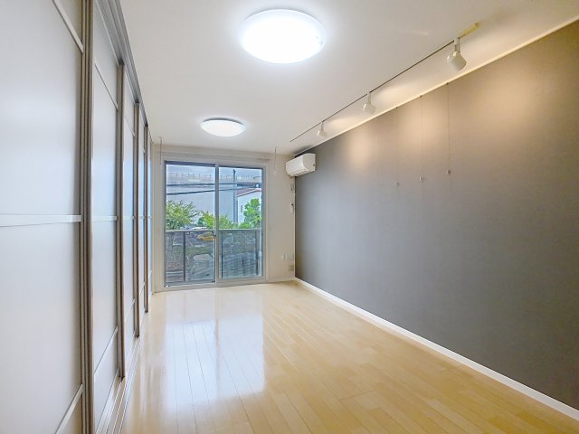 居室・リビング　掲載写真は同型モデルを掲載しており実際のお部屋と仕様等が異な