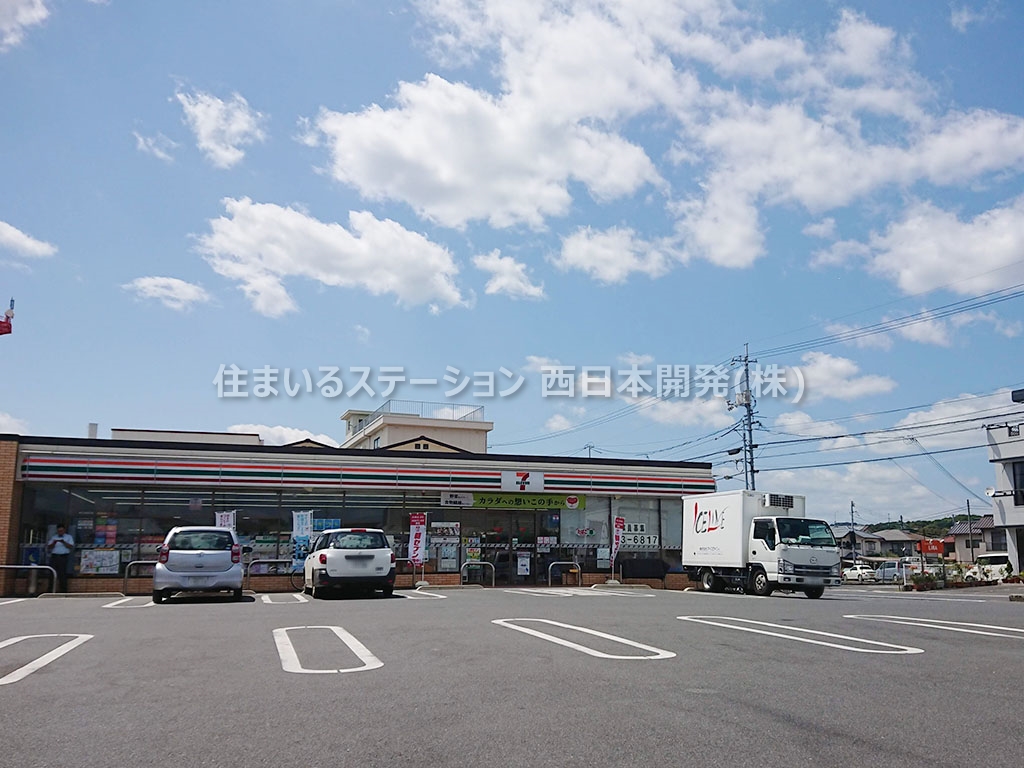 コンビニ　セブンイレブン東総社駅前店（コンビニ）まで554m