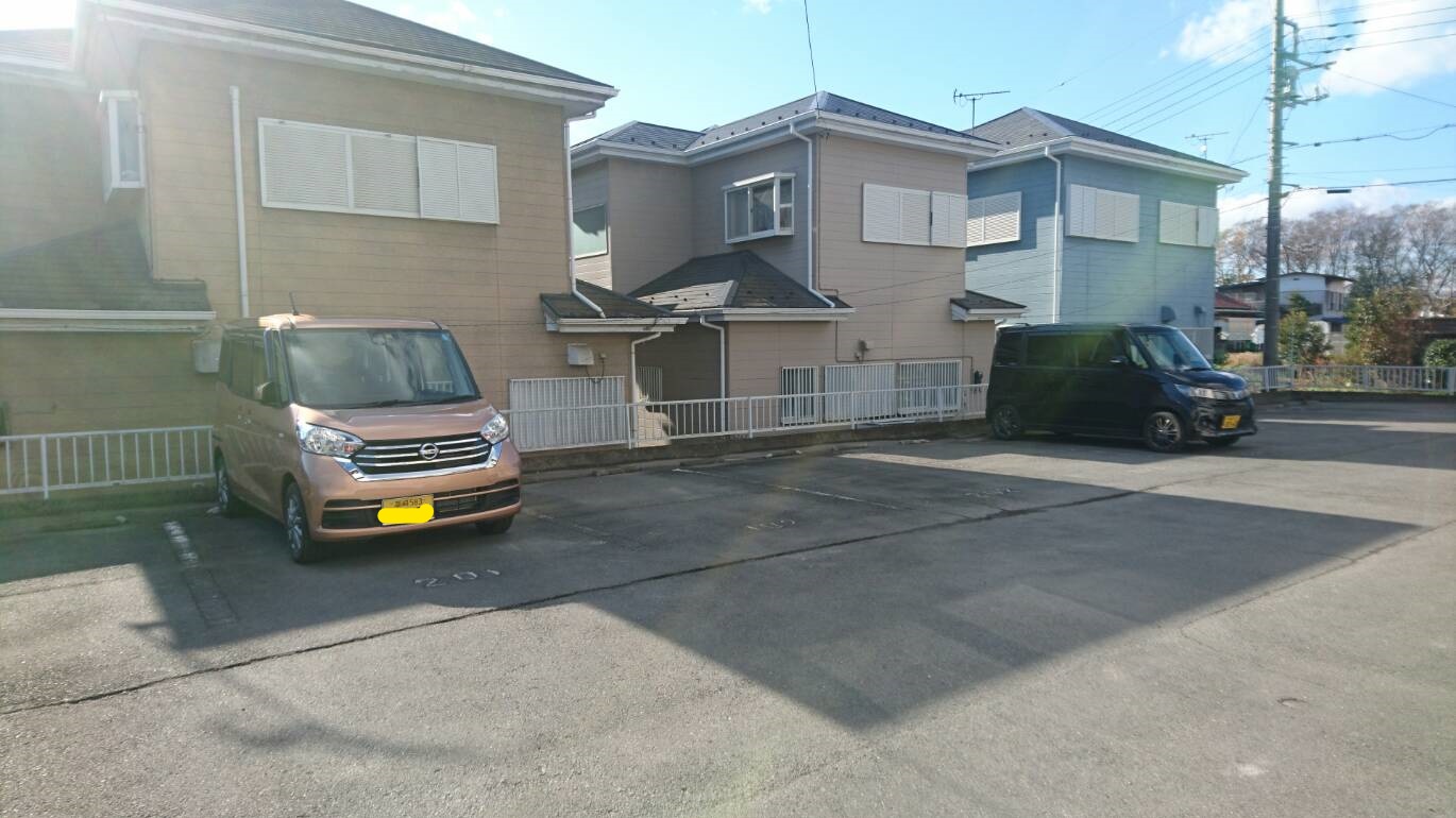 駐車場　広々駐車場