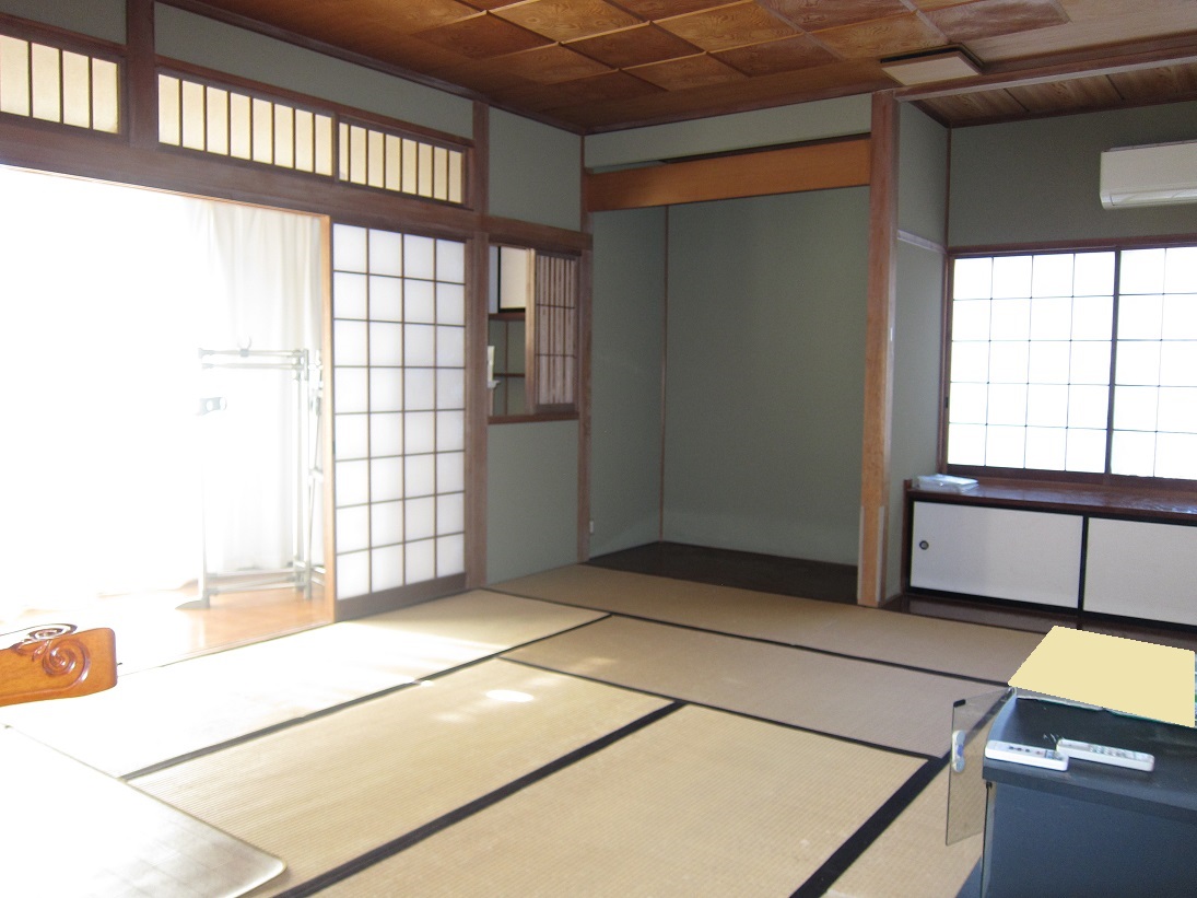 牛沢町戸建貸家の居間写真